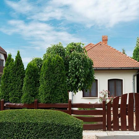 Hajdu Apartman 2. Хайдусобосло Экстерьер фото