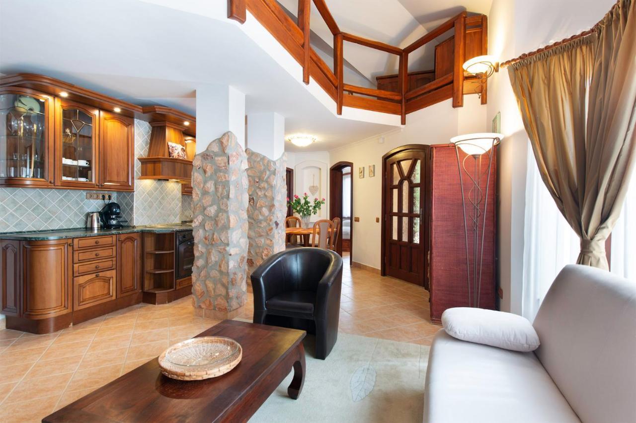 Hajdu Apartman 2. Хайдусобосло Экстерьер фото
